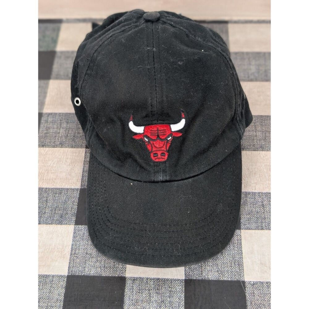 Y2K Nike Team Chicago Bulls Logo Hat Hook and Latch